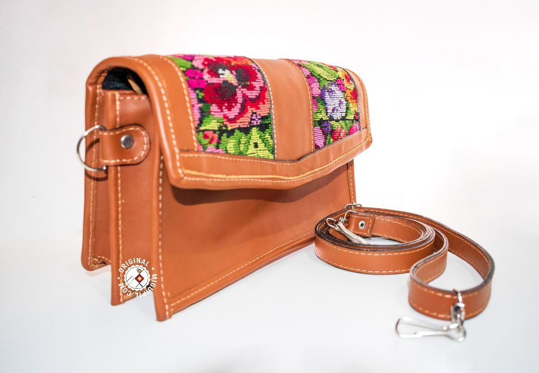 Cartera de mano con cincho, Piel genuina y Textil guatemalteco en color Marron