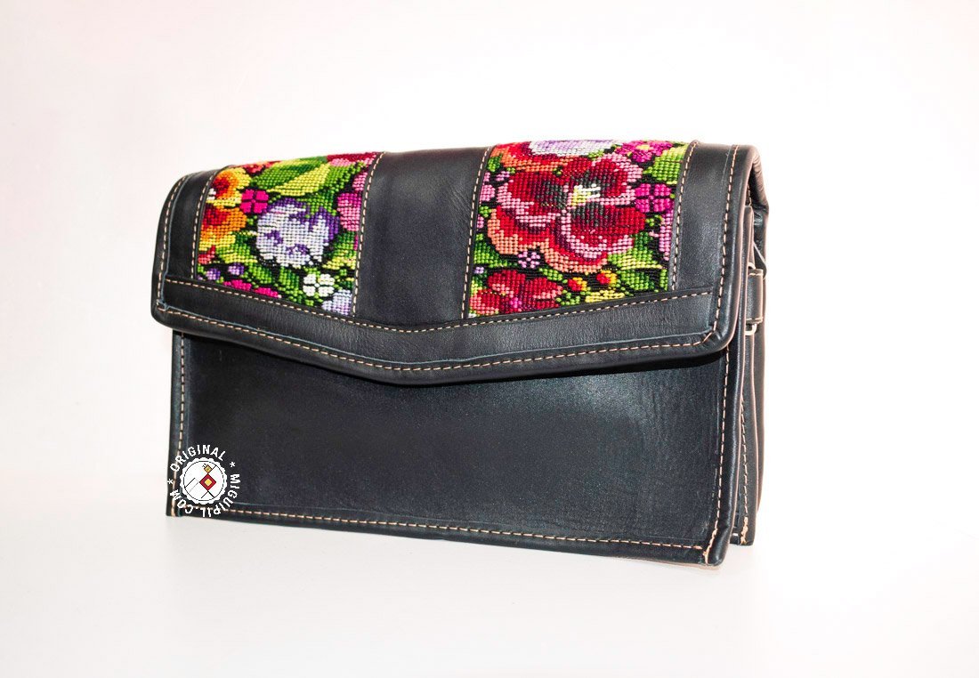Cartera de mano con cincho, Piel genuina y Textil guatemalteco en color negro - Imagen 2