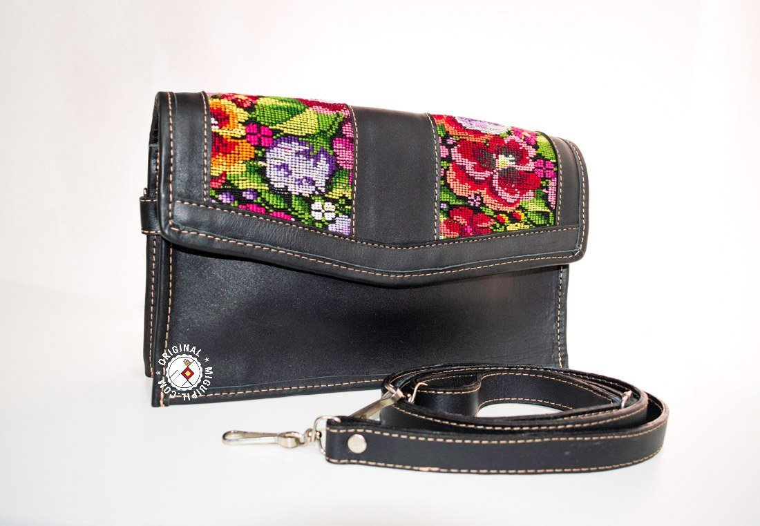 Cartera de mano con cincho, Piel genuina y Textil guatemalteco en color negro - Imagen 4