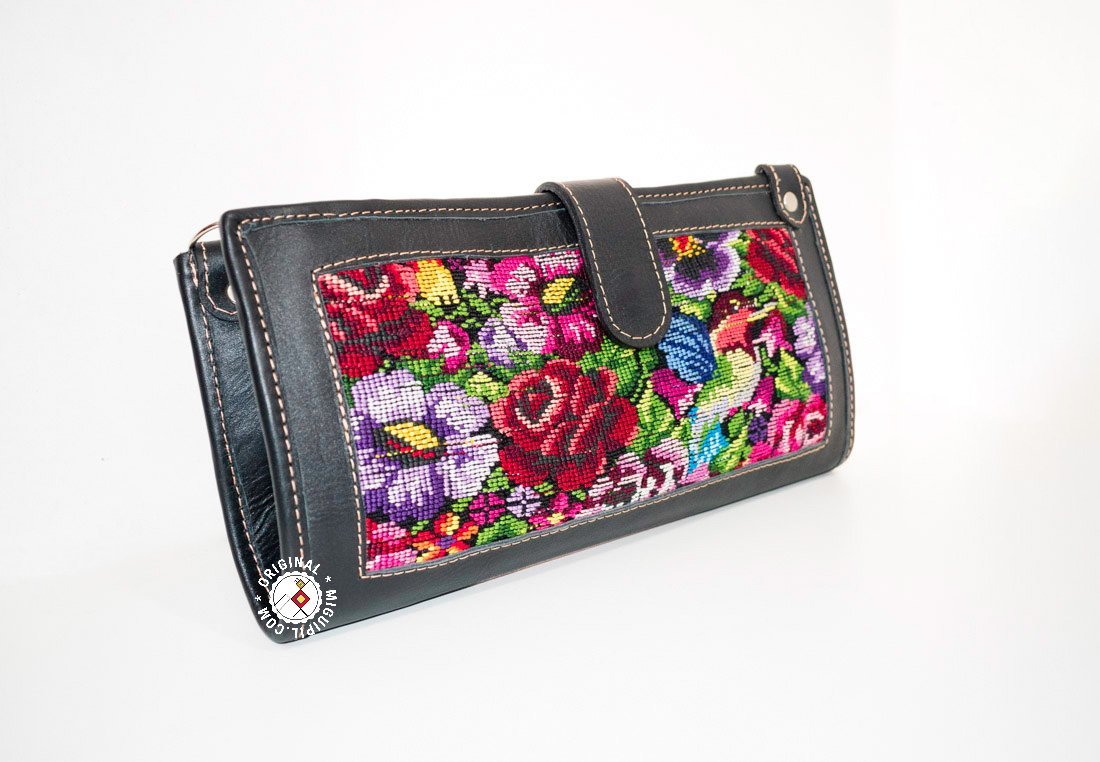 Elegante porta documentos, hecho artesanalmente en piel y textil guatemalteco