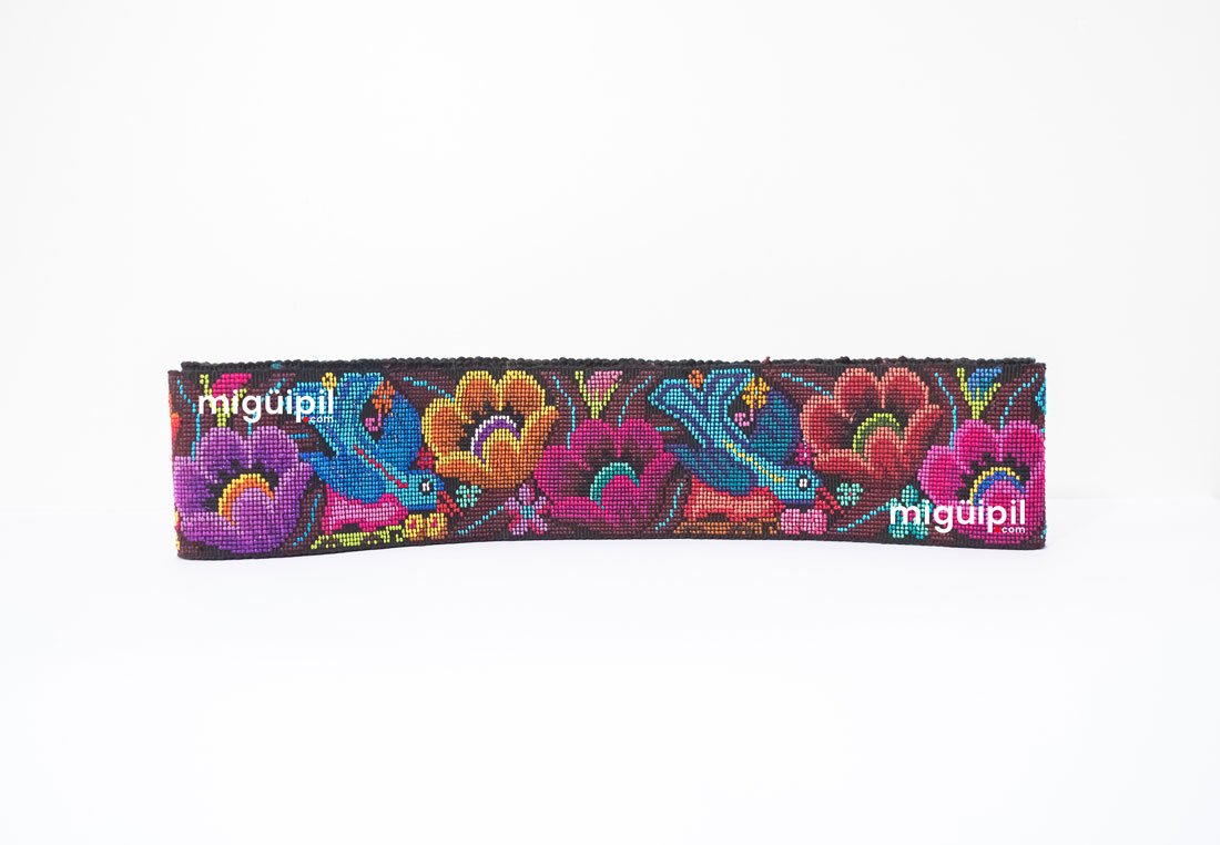 Faja hecha a mano, Diseño de golondrinas y amapolas en fondo negro